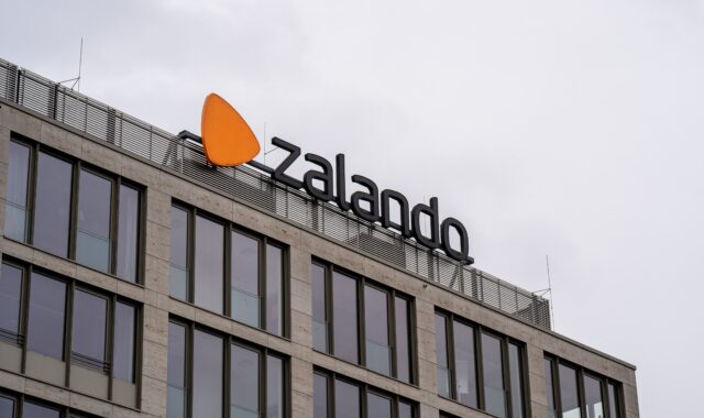 Zalando: historia  o długu, plastikowych klapkach i nauce przez doświadczenie