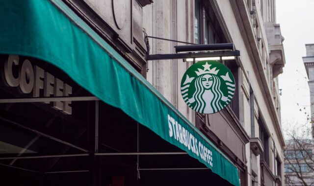 Starbucks  i krótka przygoda z nietrafioną dosprzedażą