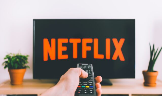 Netflix: rewolucja VOD, która zaczęła się  w latach 90.