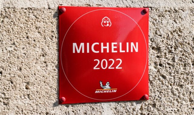 Producent opon, który ocenia restauracje – historia gwiazdek Michelin